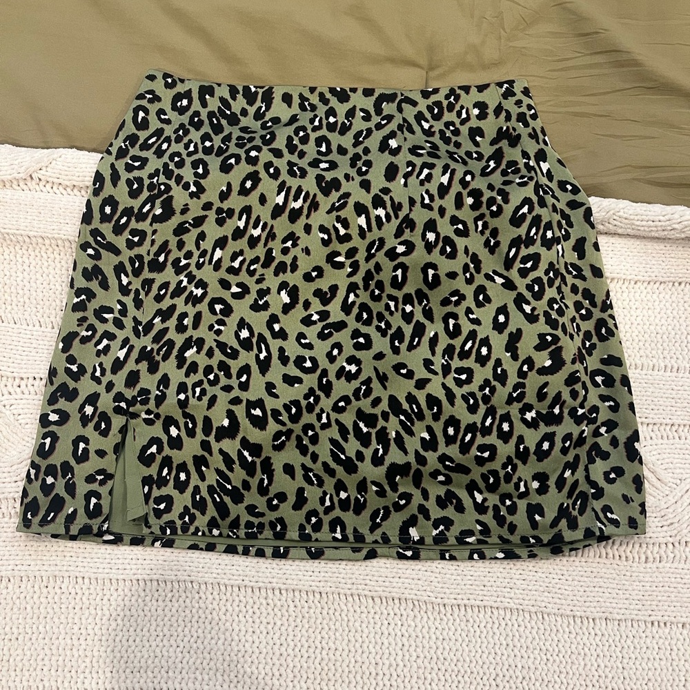 revolve - superdown mini skirt size small!